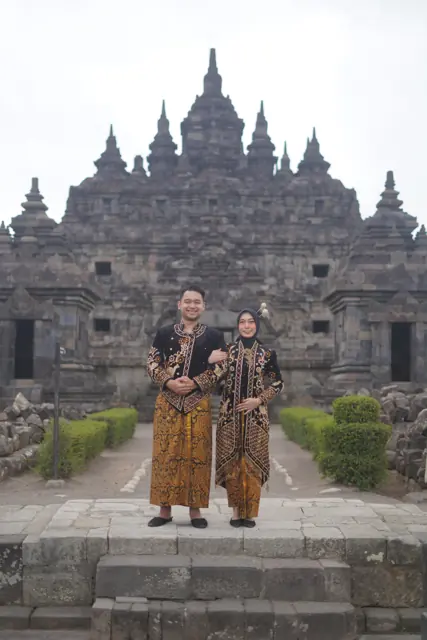 Foto prewedding Lia & Hazel di Candi Plaosan