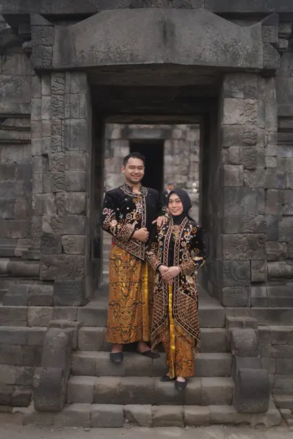 Foto prewedding Lia & Hazel di Candi Plaosan